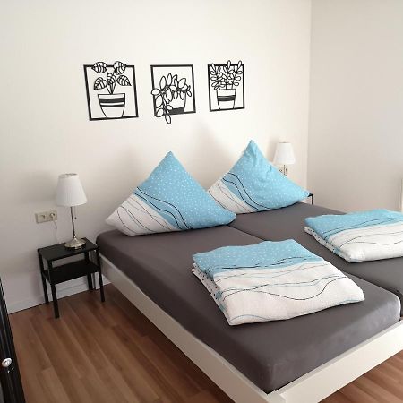 Familienfreundliche Ferienwohnung Mit Wohlfuehlbalkon Und Kostenlosem Parkplatz Nahe Messe Und Bodensee メッケンベウーレン エクステリア 写真