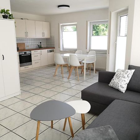 Familienfreundliche Ferienwohnung Mit Wohlfuehlbalkon Und Kostenlosem Parkplatz Nahe Messe Und Bodensee メッケンベウーレン エクステリア 写真