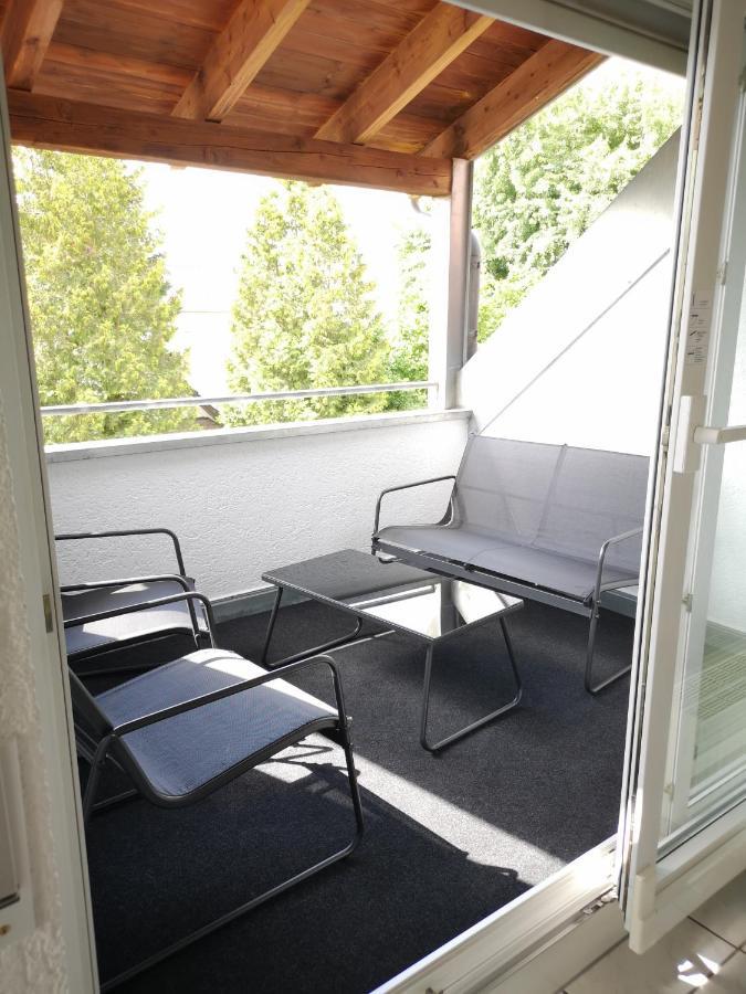 Familienfreundliche Ferienwohnung Mit Wohlfuehlbalkon Und Kostenlosem Parkplatz Nahe Messe Und Bodensee メッケンベウーレン エクステリア 写真