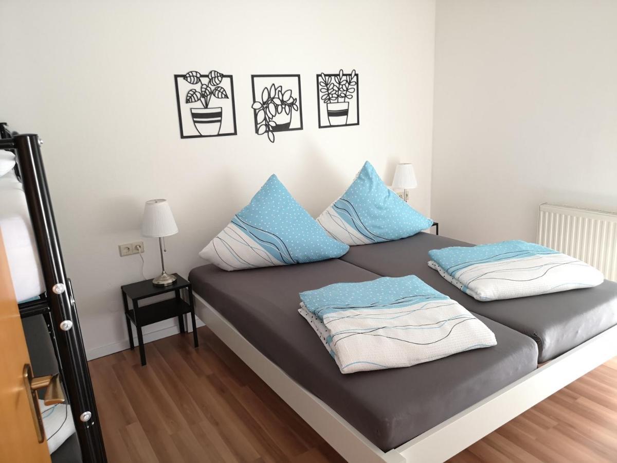 Familienfreundliche Ferienwohnung Mit Wohlfuehlbalkon Und Kostenlosem Parkplatz Nahe Messe Und Bodensee メッケンベウーレン エクステリア 写真