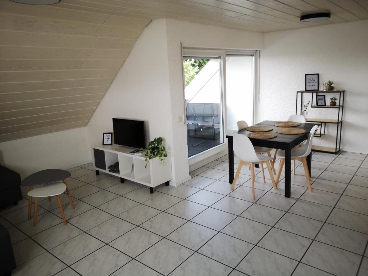 Familienfreundliche Ferienwohnung Mit Wohlfuehlbalkon Und Kostenlosem Parkplatz Nahe Messe Und Bodensee メッケンベウーレン エクステリア 写真