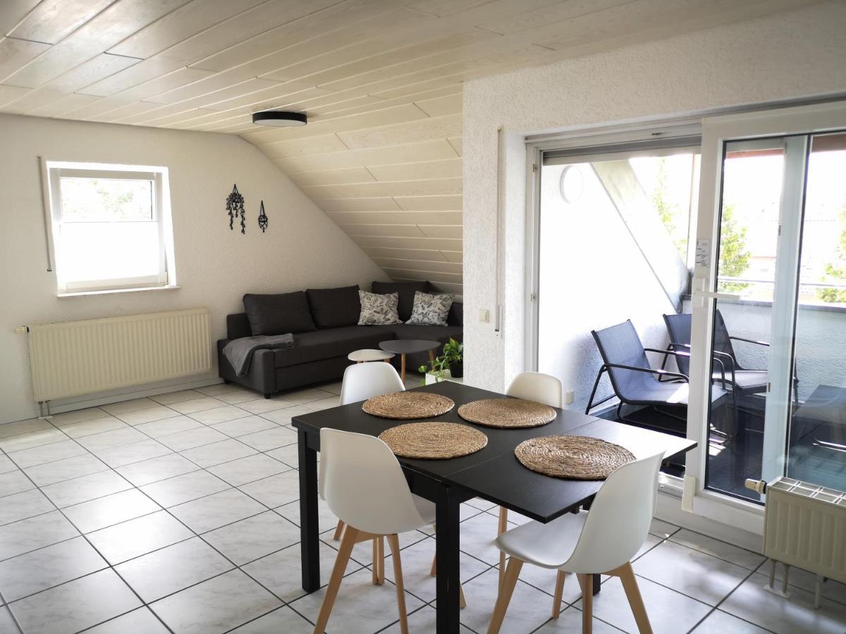 Familienfreundliche Ferienwohnung Mit Wohlfuehlbalkon Und Kostenlosem Parkplatz Nahe Messe Und Bodensee メッケンベウーレン エクステリア 写真