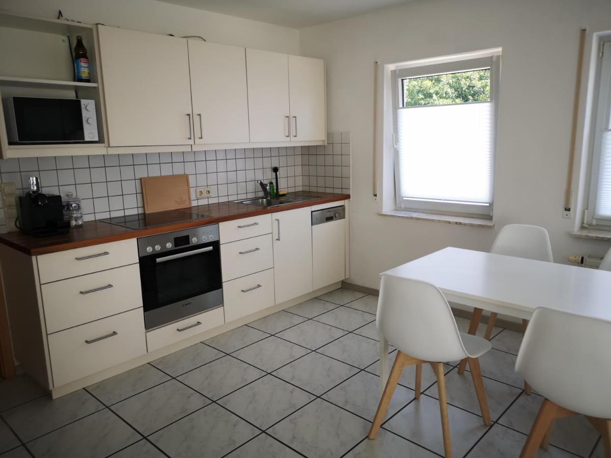 Familienfreundliche Ferienwohnung Mit Wohlfuehlbalkon Und Kostenlosem Parkplatz Nahe Messe Und Bodensee メッケンベウーレン エクステリア 写真